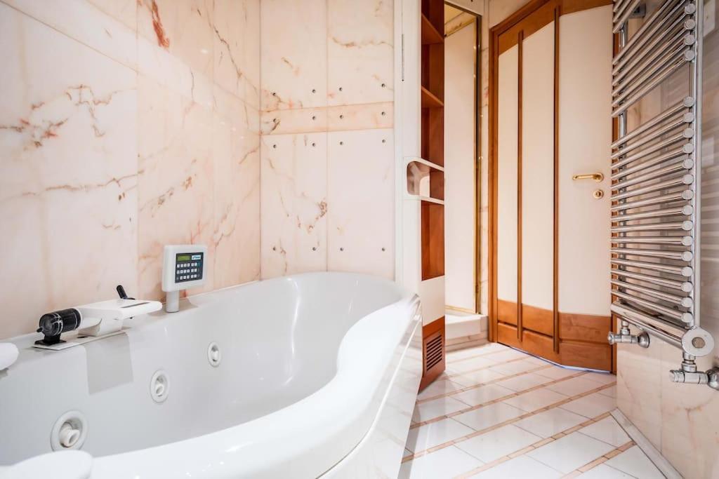 Appartamento Luxury Penthouse - Sauna, Garage, Office, Terrace *