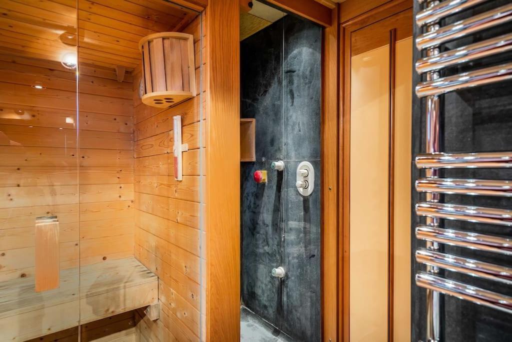 Appartamento Luxury Penthouse - Sauna, Garage, Office, Terrace Milano
